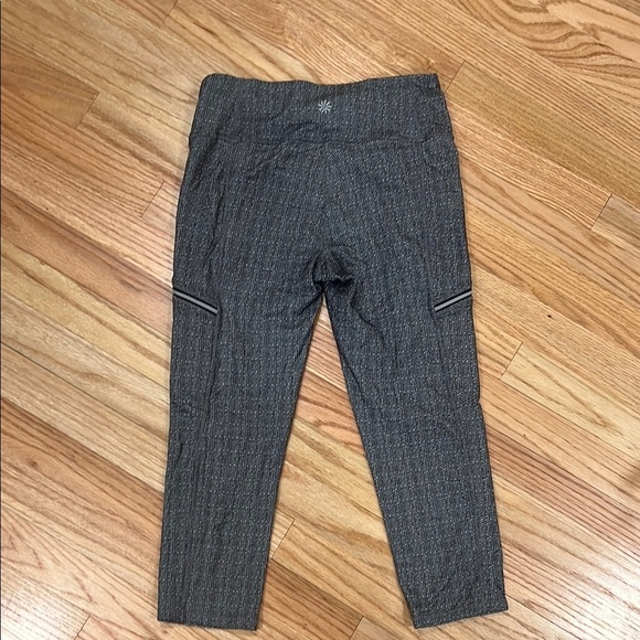 Athleta Capri Leggings with Zipper Side Pockets - Picture 2 of 3